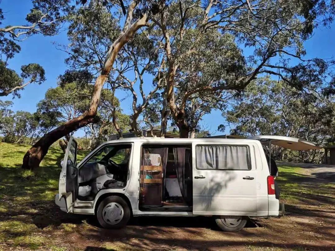 一对中英情侣，开着露营车环游澳洲的165天。