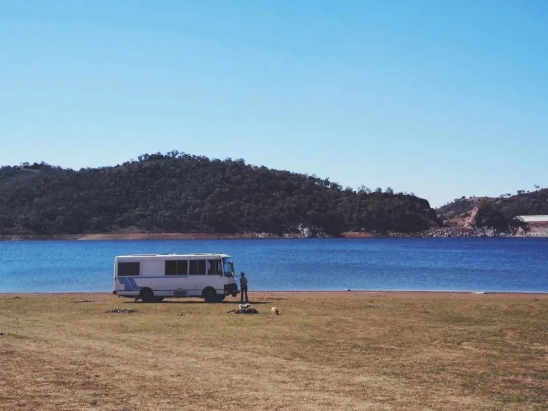 一对中英情侣，开着露营车环游澳洲的165天。